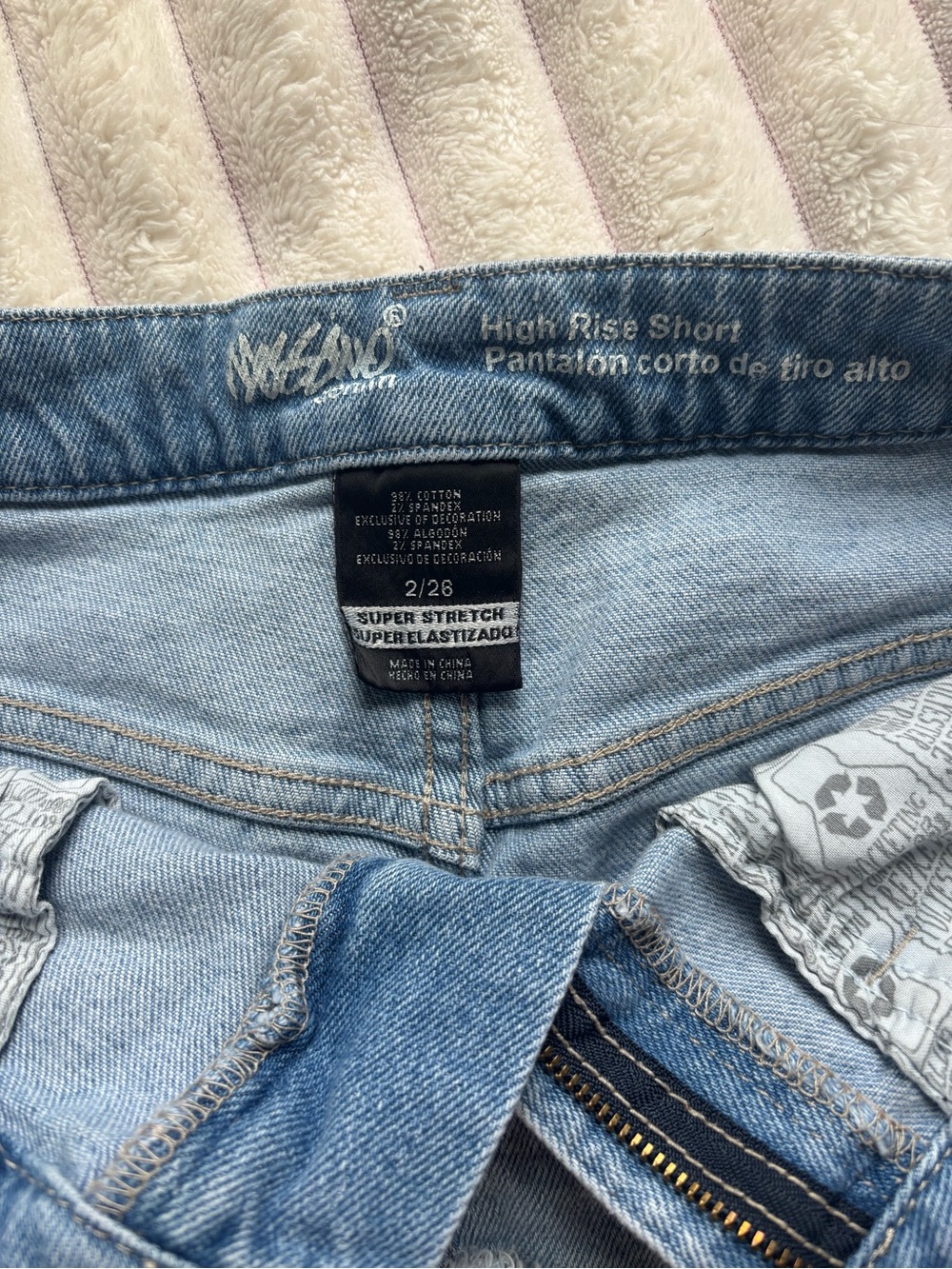 Mossimo Denim High Rise Embroidered Patriotic Jean Shorts Women’s Size 2/26 - Picture 3 of 6